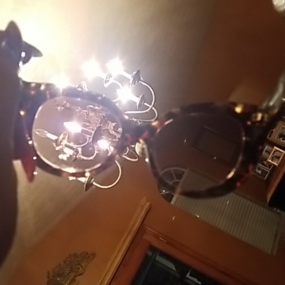 TORY BURCH SUNGLASSES ..BEAUTIFUL COLORS N LOOK - Picture 5 of 6